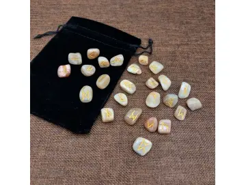 Handgravierte Runensteine Mondstein