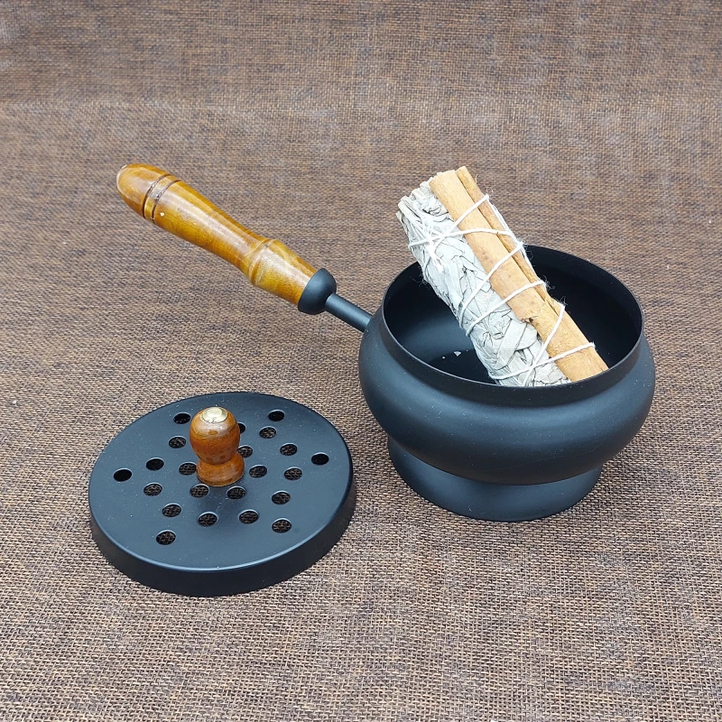 Salbeibündel mit Zimtstange